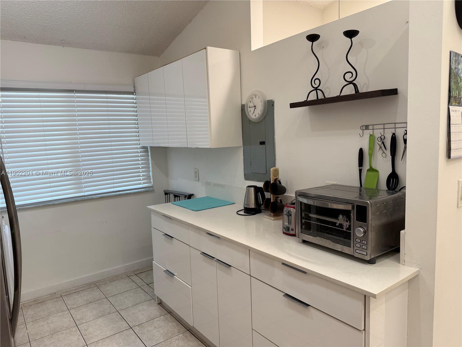 TWIN LAKE GARDENS - Residential Lease