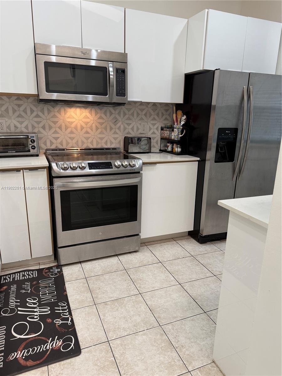 TWIN LAKE GARDENS - Residential Lease