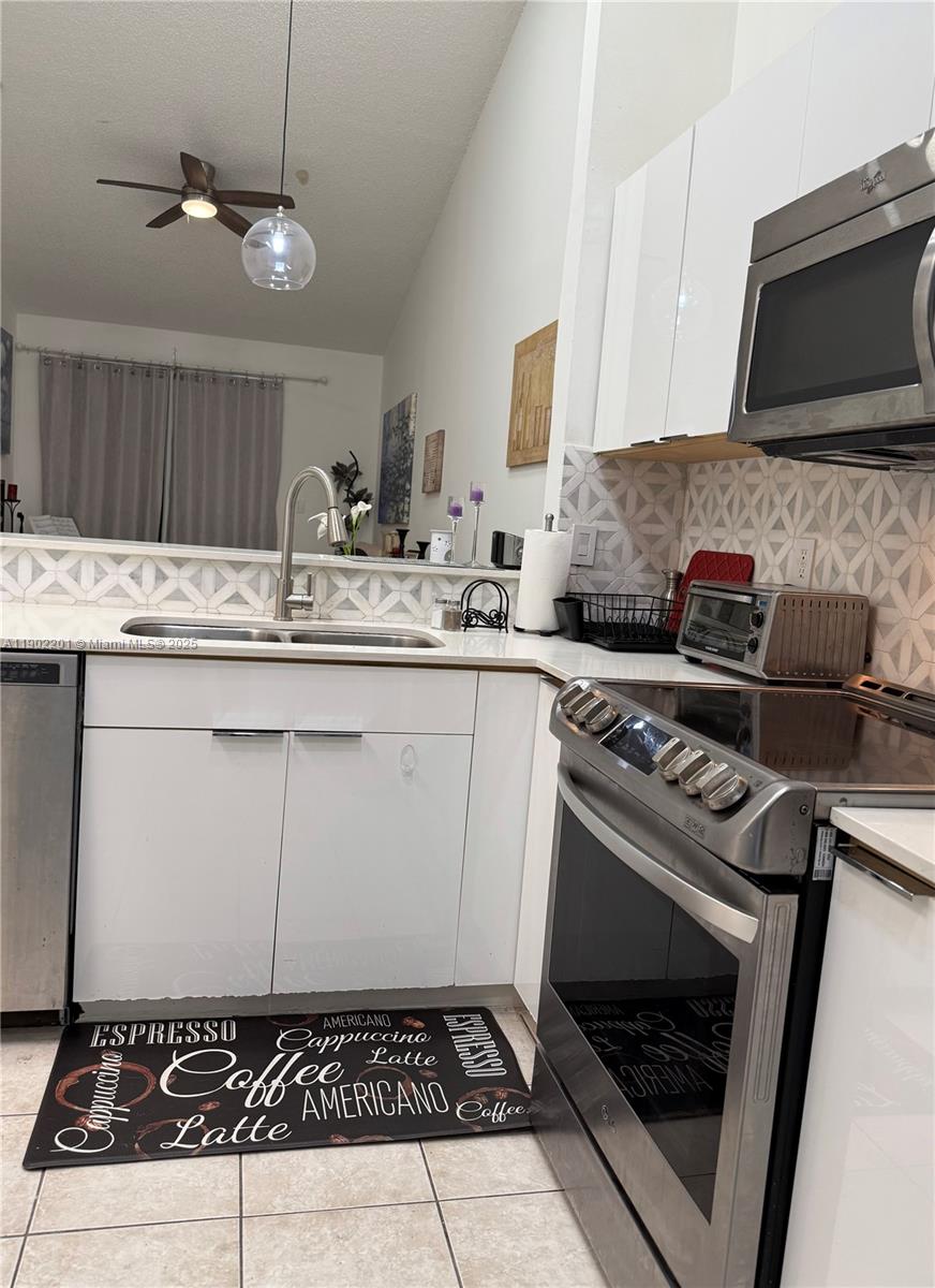 TWIN LAKE GARDENS - Residential Lease