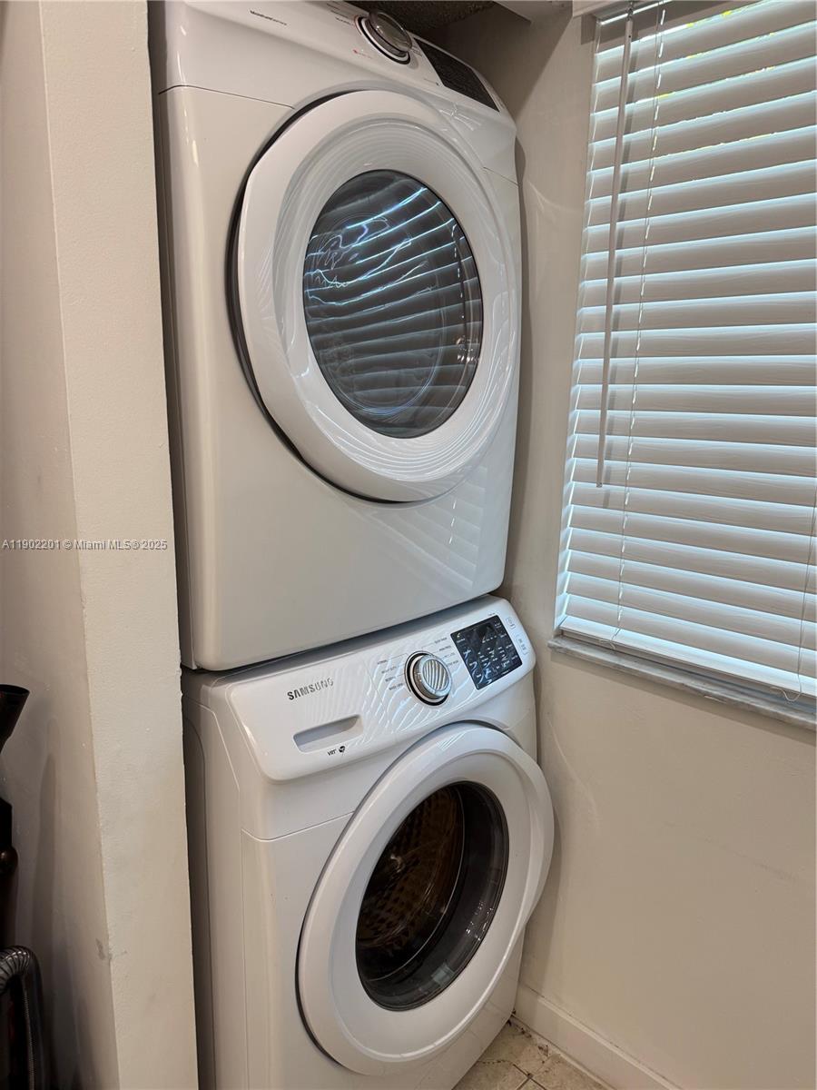 TWIN LAKE GARDENS - Residential Lease