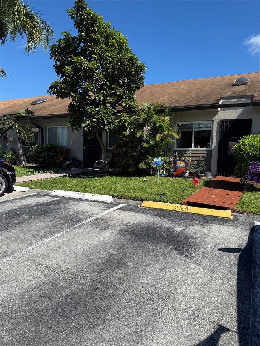 TWIN LAKE GARDENS - Residential Lease