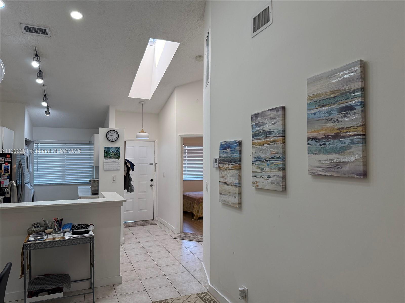 TWIN LAKE GARDENS - Residential Lease