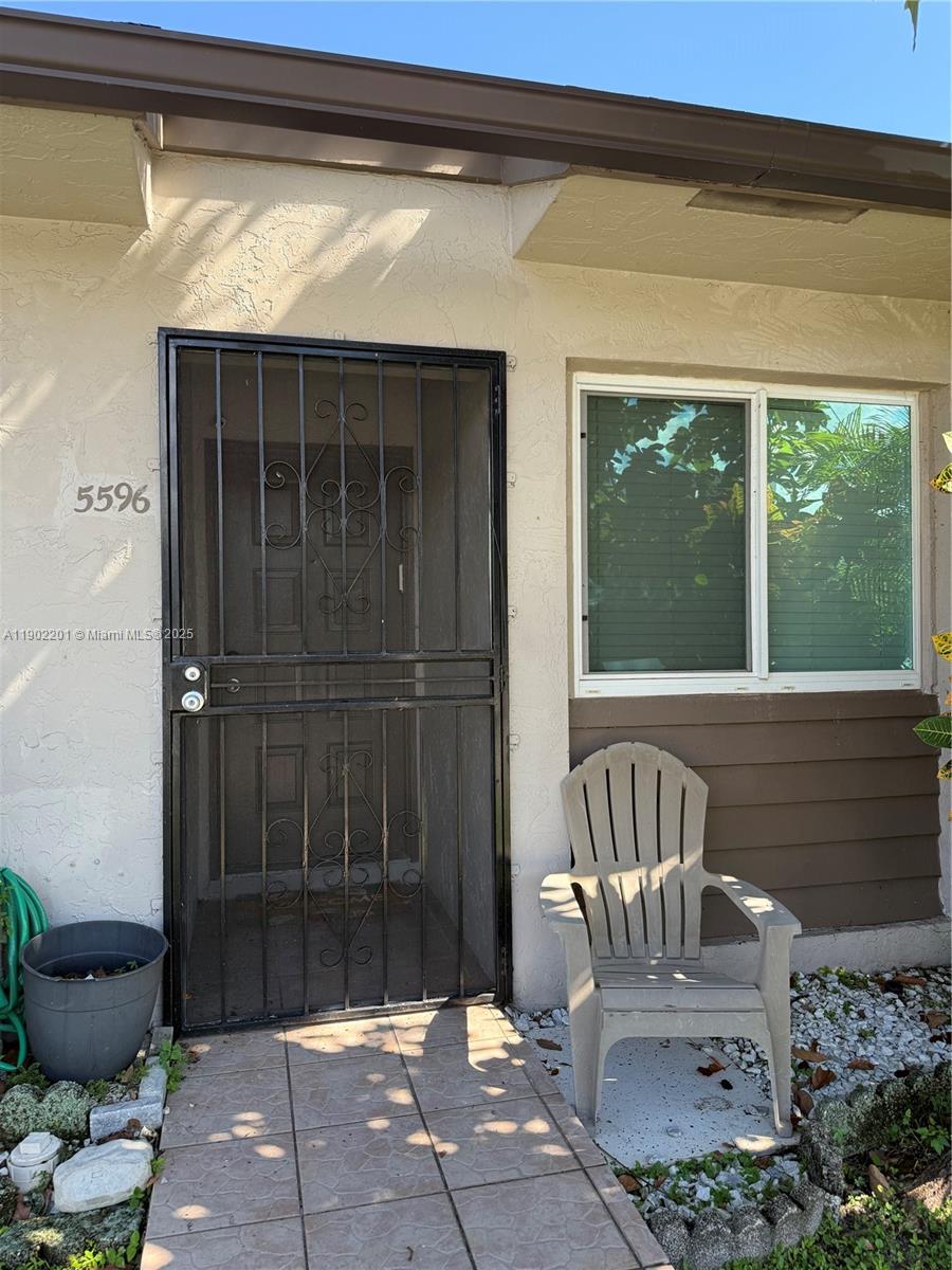 TWIN LAKE GARDENS - Residential Lease