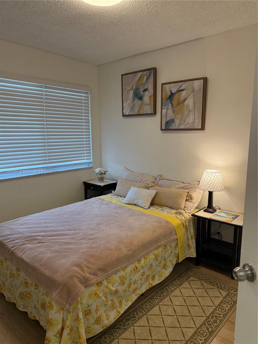 TWIN LAKE GARDENS - Residential Lease