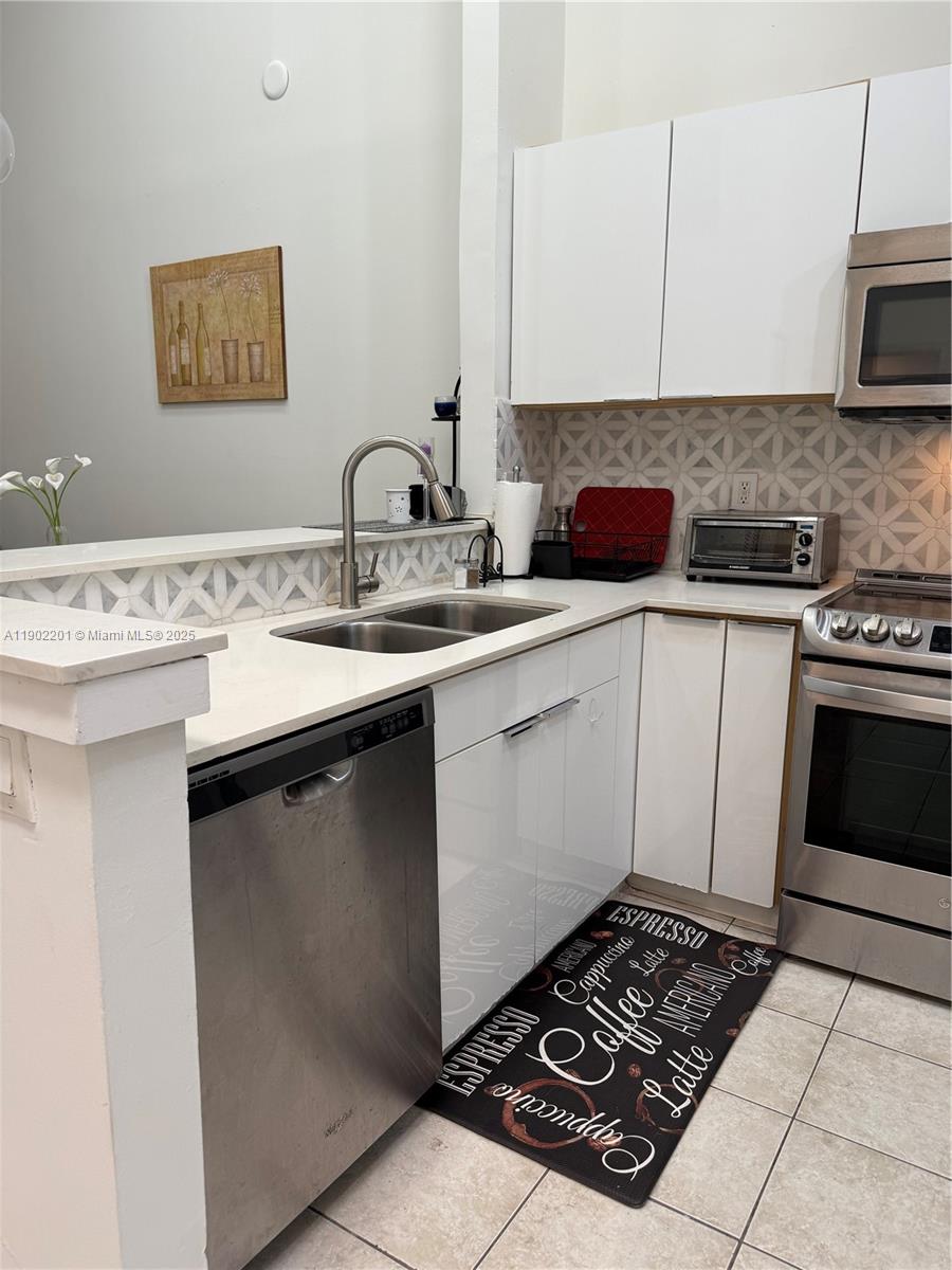 TWIN LAKE GARDENS - Residential Lease