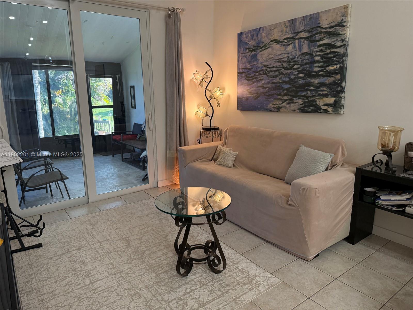 TWIN LAKE GARDENS - Residential Lease