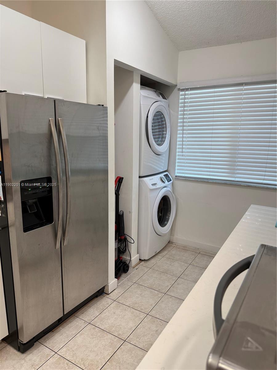 TWIN LAKE GARDENS - Residential Lease