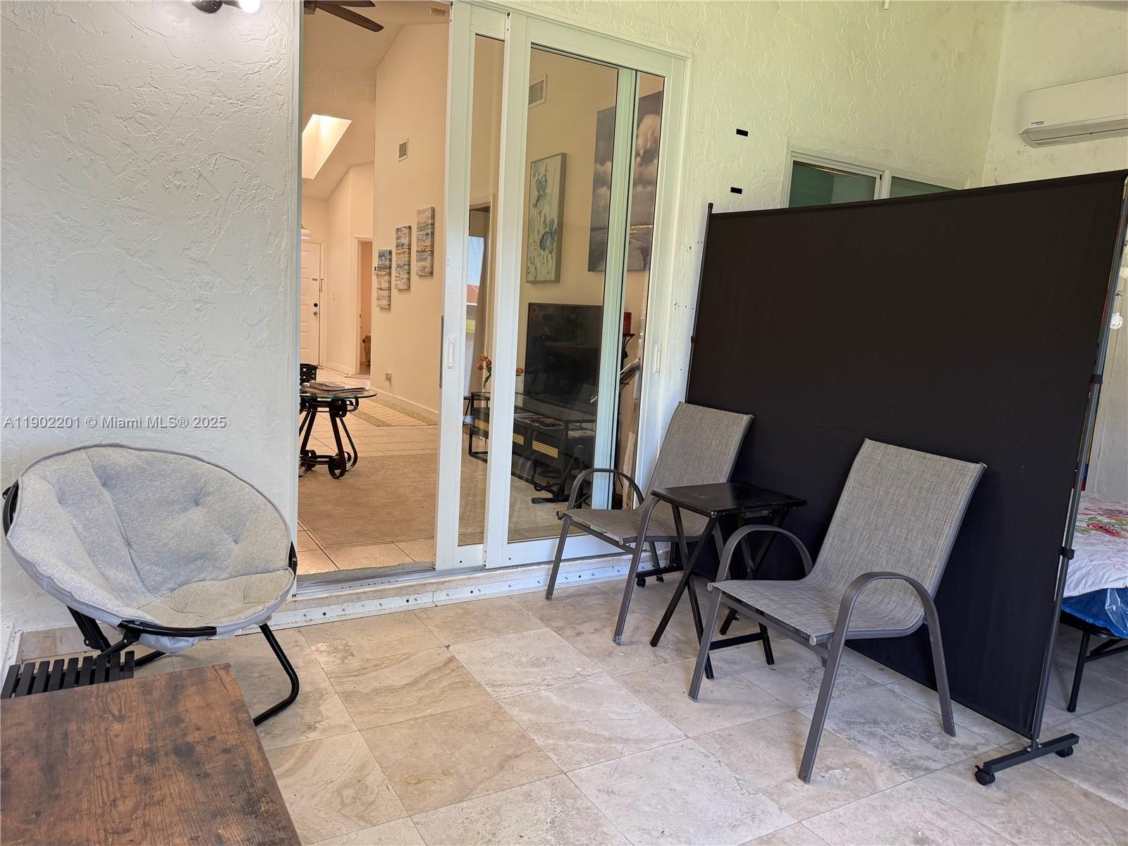 TWIN LAKE GARDENS - Residential Lease