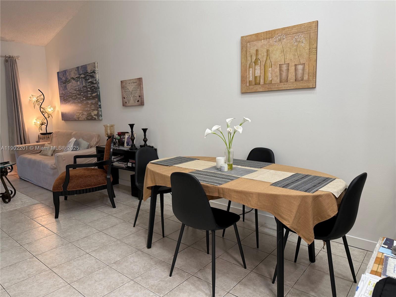 TWIN LAKE GARDENS - Residential Lease