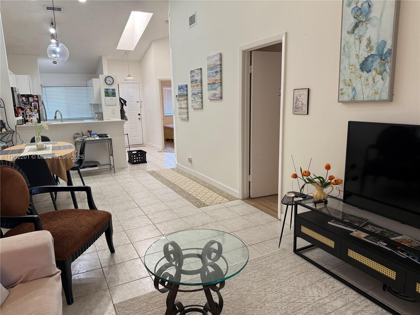 TWIN LAKE GARDENS - Residential Lease