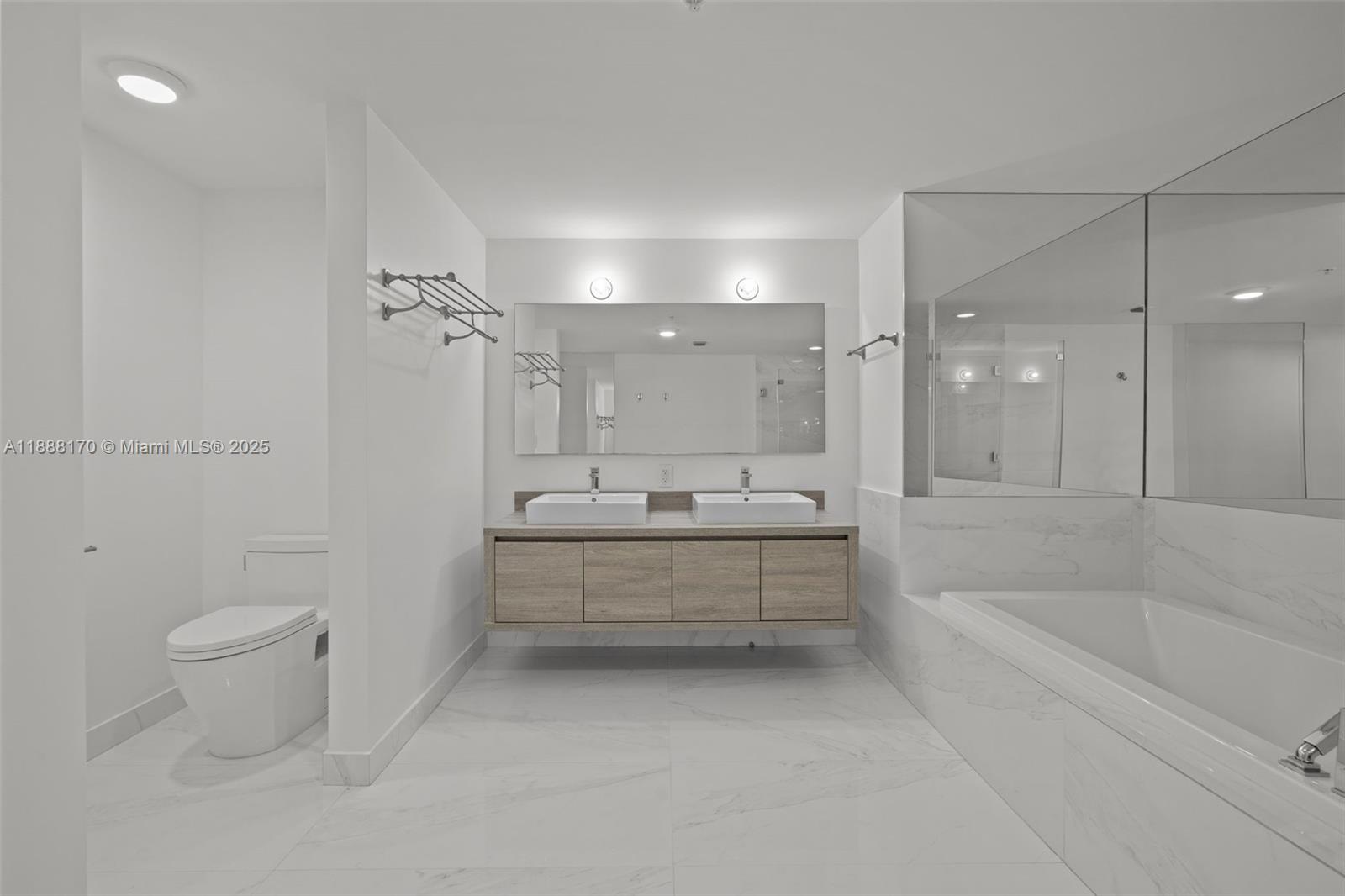 400 SUNNY ISLES CONDO - Residential Lease