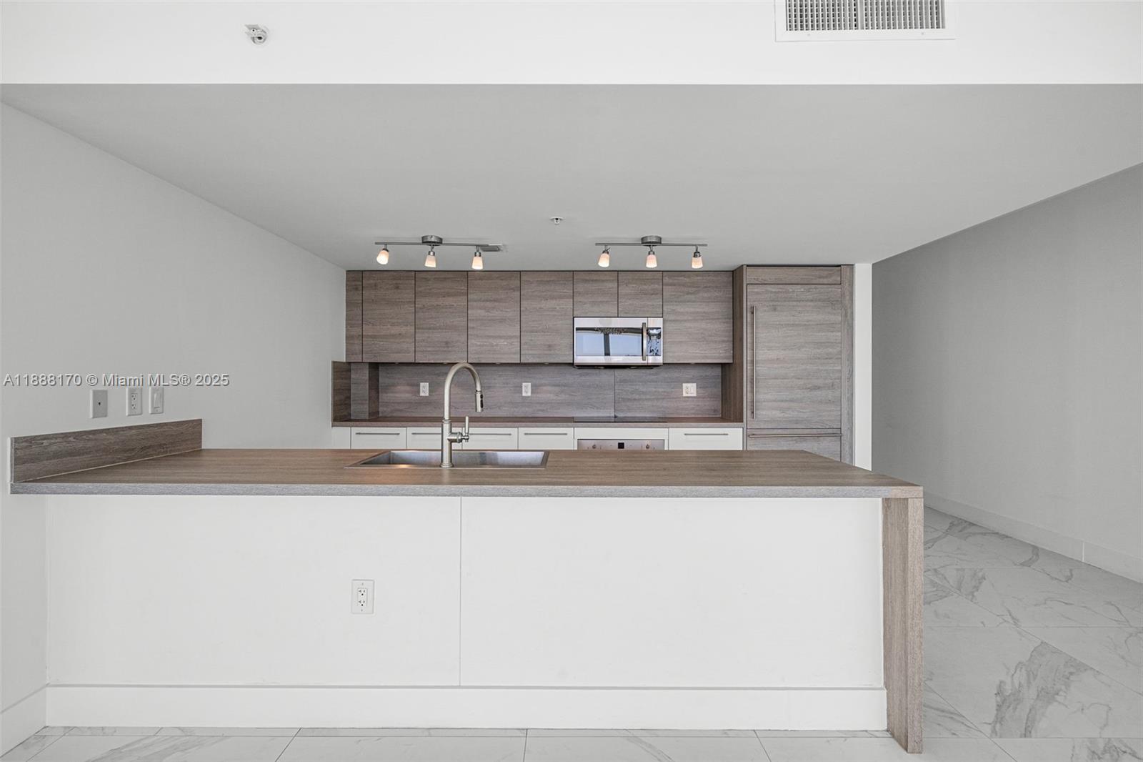 400 SUNNY ISLES CONDO - Residential Lease