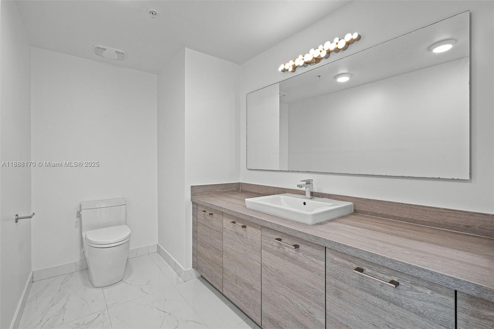 400 SUNNY ISLES CONDO - Residential Lease