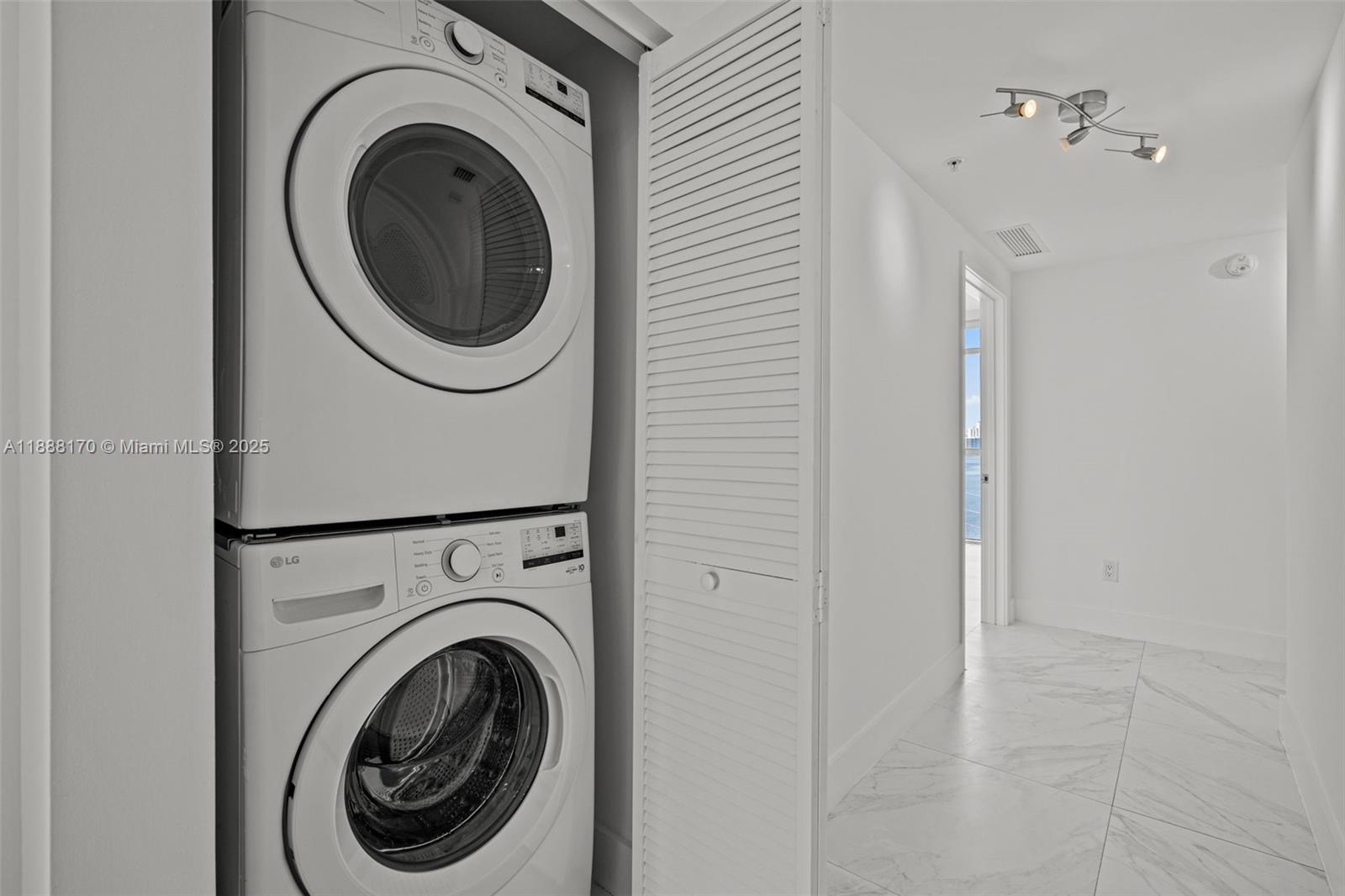 400 SUNNY ISLES CONDO - Residential Lease