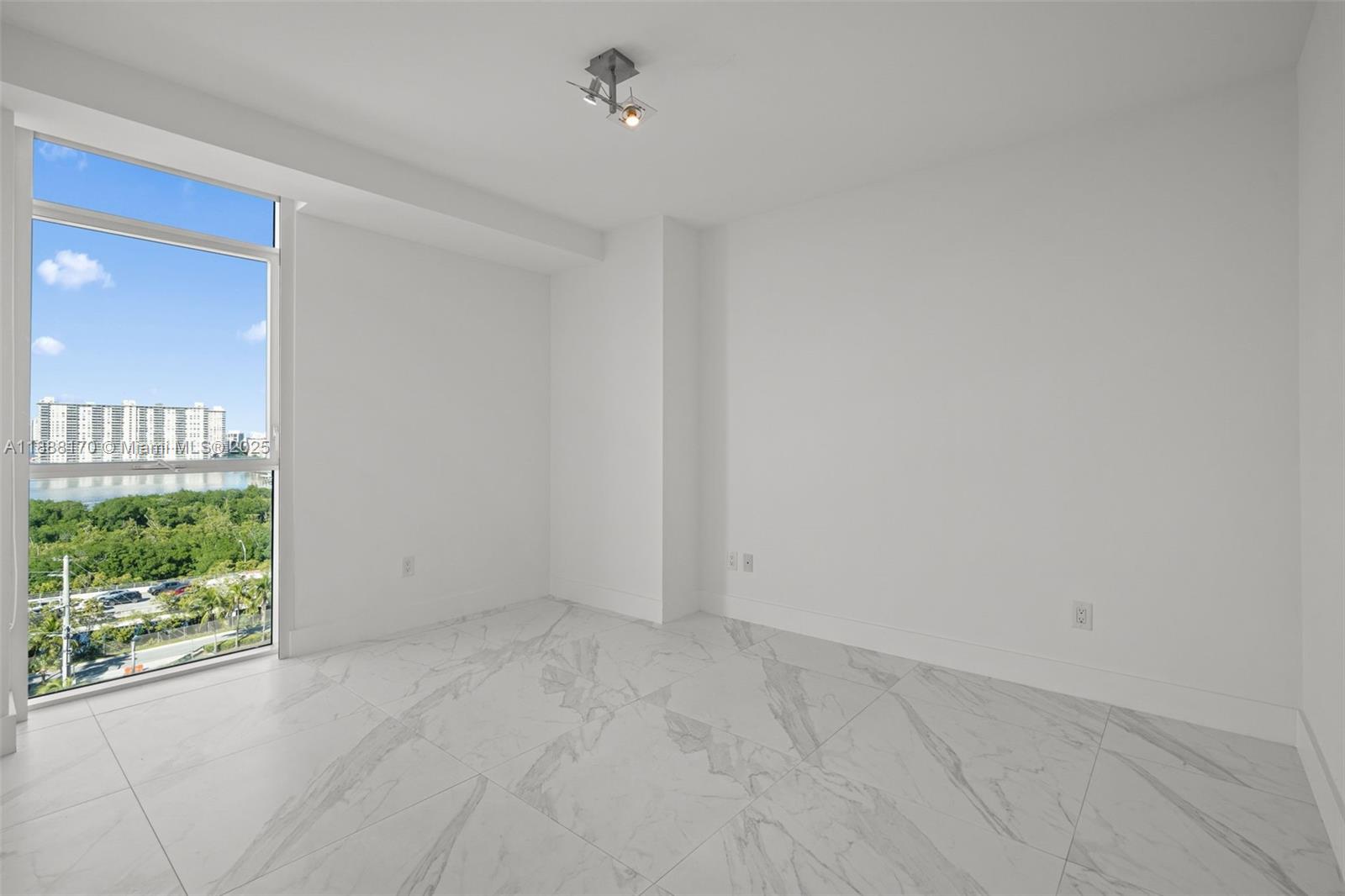 400 SUNNY ISLES CONDO - Residential Lease