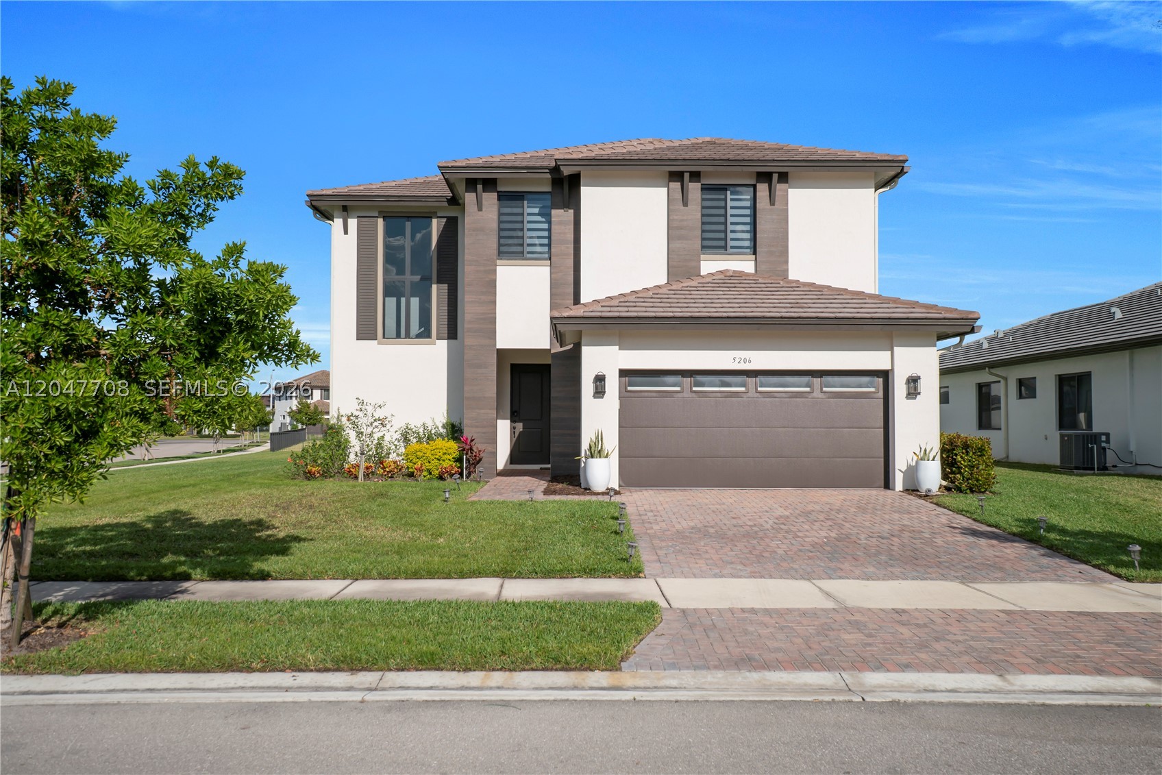5206 Karlia Dr