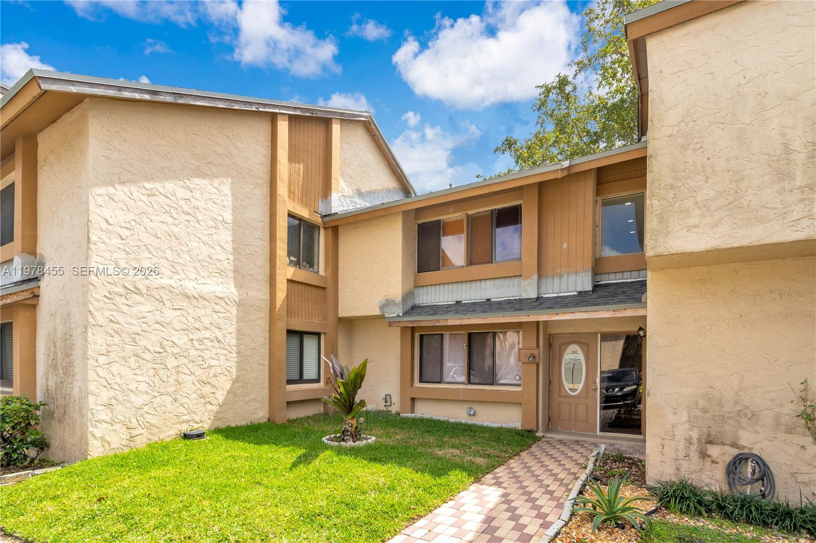 WIMBLEDON AT JACARANDA CO - Residential