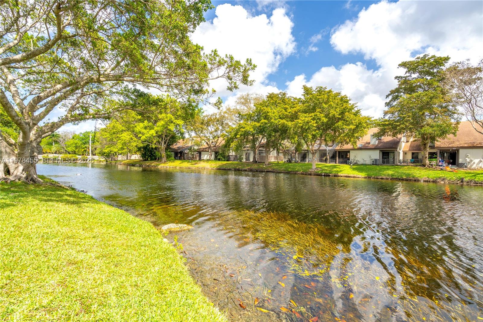 WIMBLEDON AT JACARANDA CO - Residential