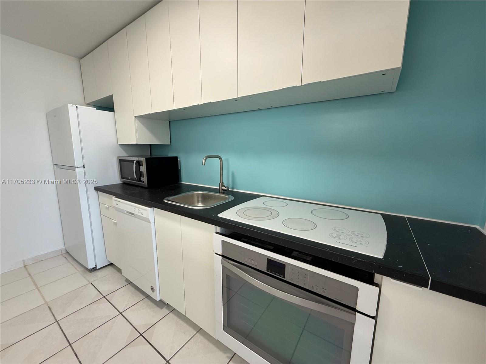 Rental Property at 1750 James Ave 7A, Miami Beach, Miami-Dade County, Florida - Bedrooms: 1 
Bathrooms: 2  - $2,300 MO.