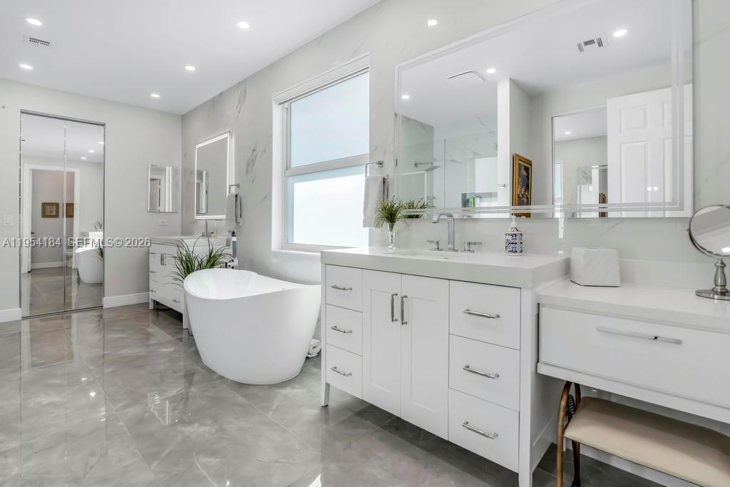 SUNSET LAKES PLAT TWO - Residential