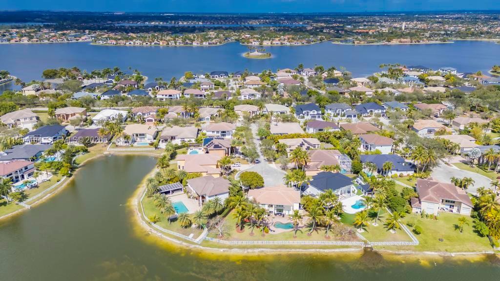 SUNSET LAKES PLAT TWO - Residential