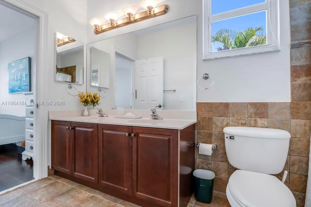 SUNSET LAKES PLAT TWO - Residential