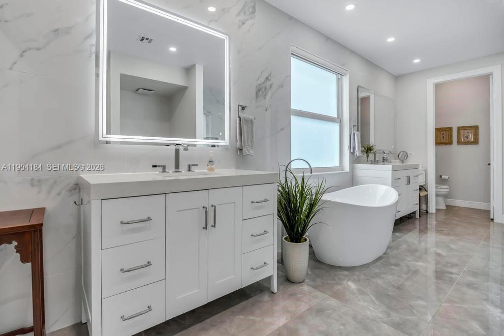 SUNSET LAKES PLAT TWO - Residential