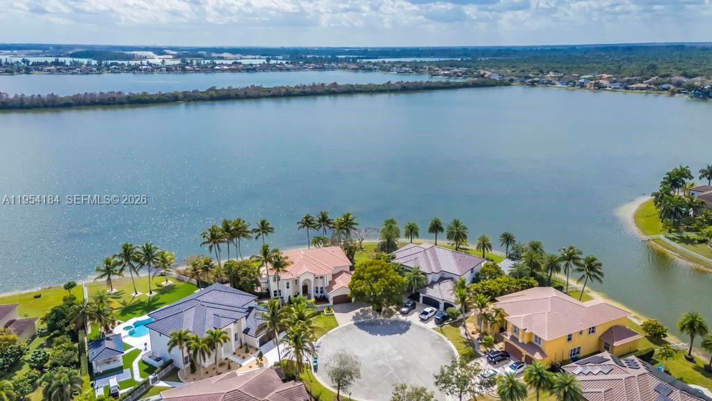 SUNSET LAKES PLAT TWO - Residential