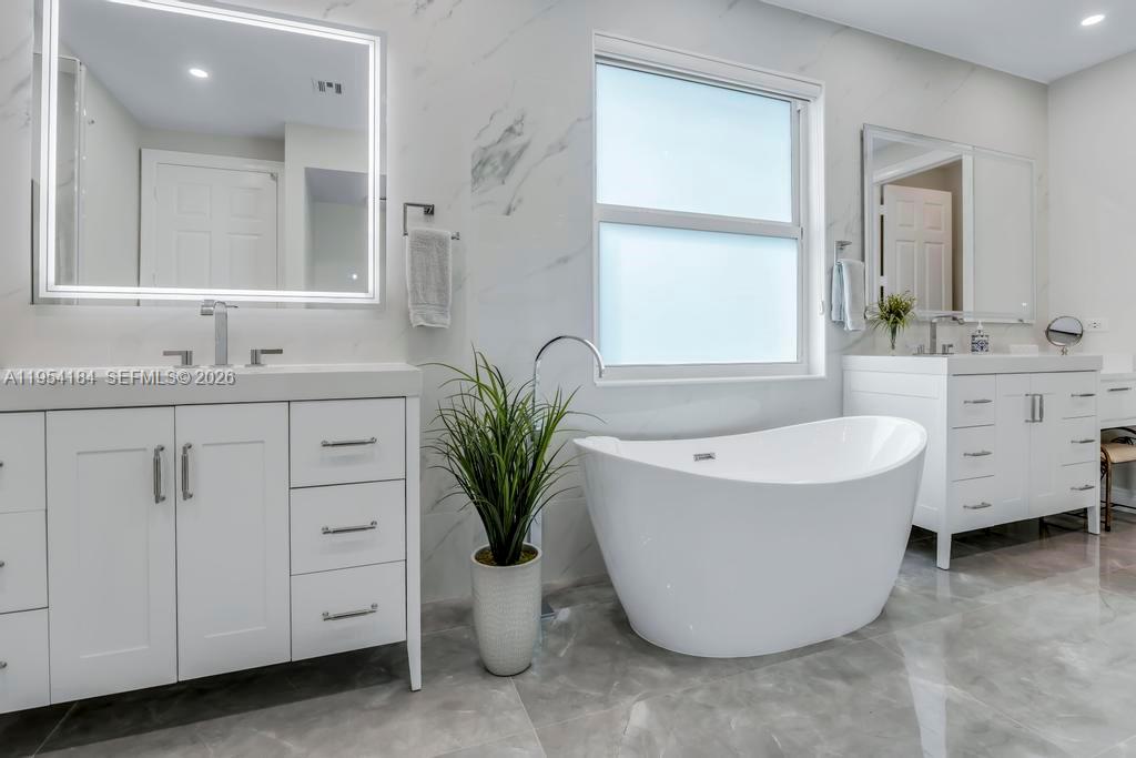 SUNSET LAKES PLAT TWO - Residential