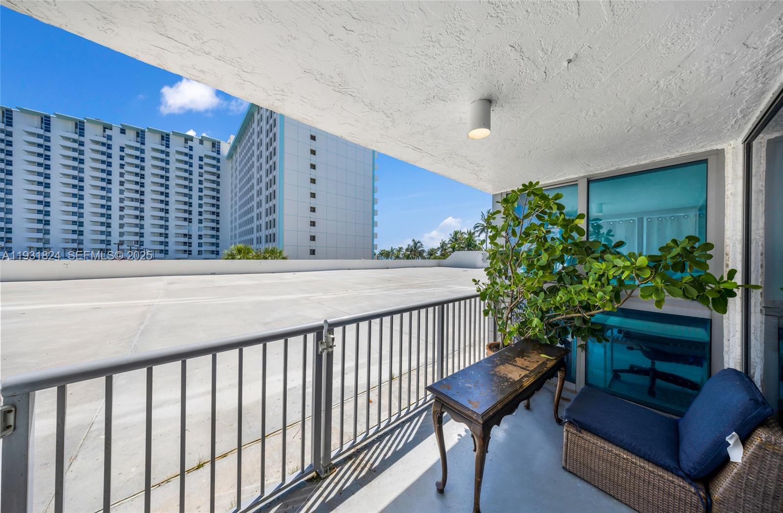 MIRASOL OCEAN TOWERS COND - Residential