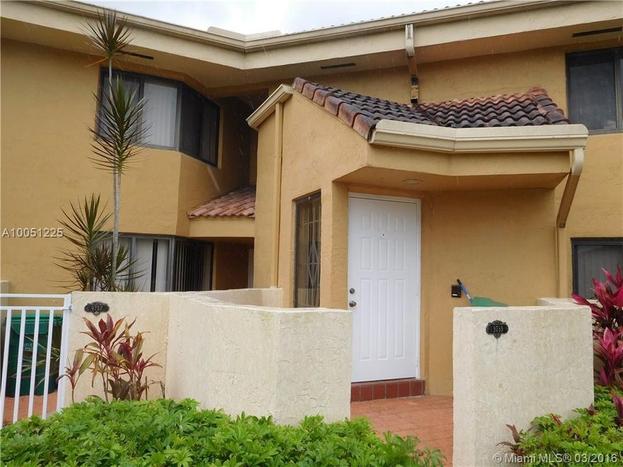 Spacious 2 Beds / 2 Baths Condo. Private-Entry Unit Feels Like A Townhome. Stairway From Ground-Floor Foyer Leads To Open-Plan Living Areas, and Vaulted Ceilings, Tile Floors In Living Areas, Washer/Dryer Inside The Unit And Screened Balcony.