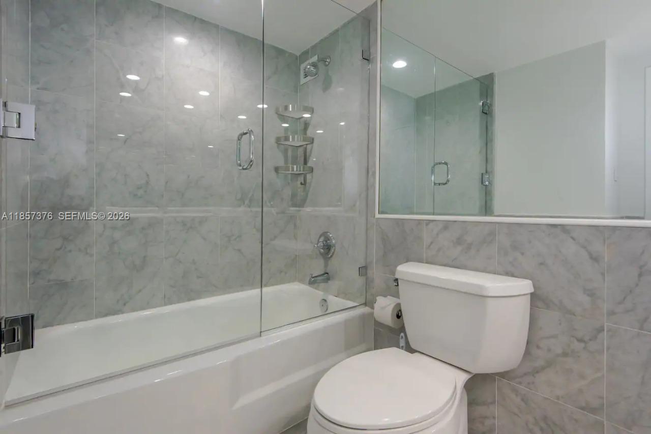 5161 Collins Ave 1104