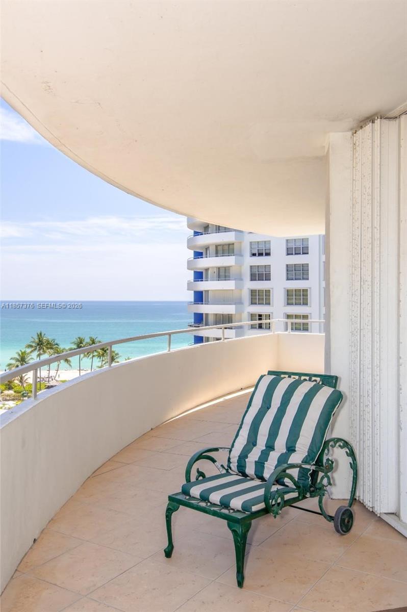 5161 Collins Ave 1104