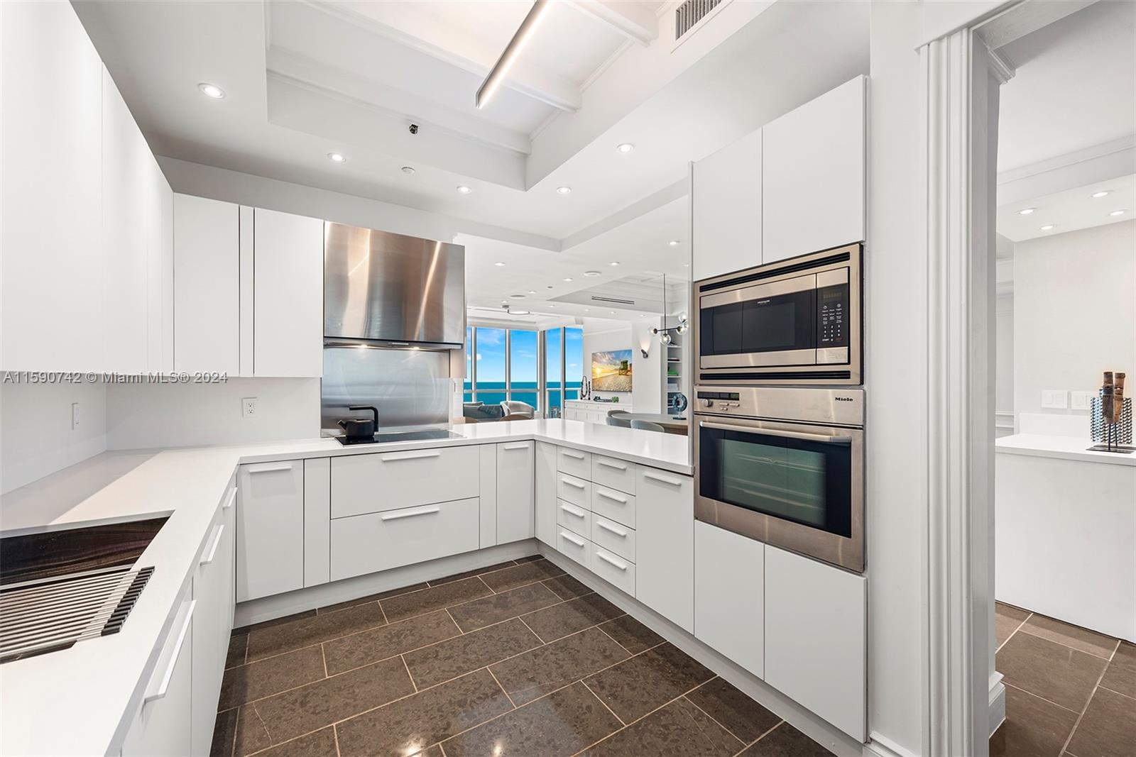 CONTINUUM ON SOUTH BEACH - Residential