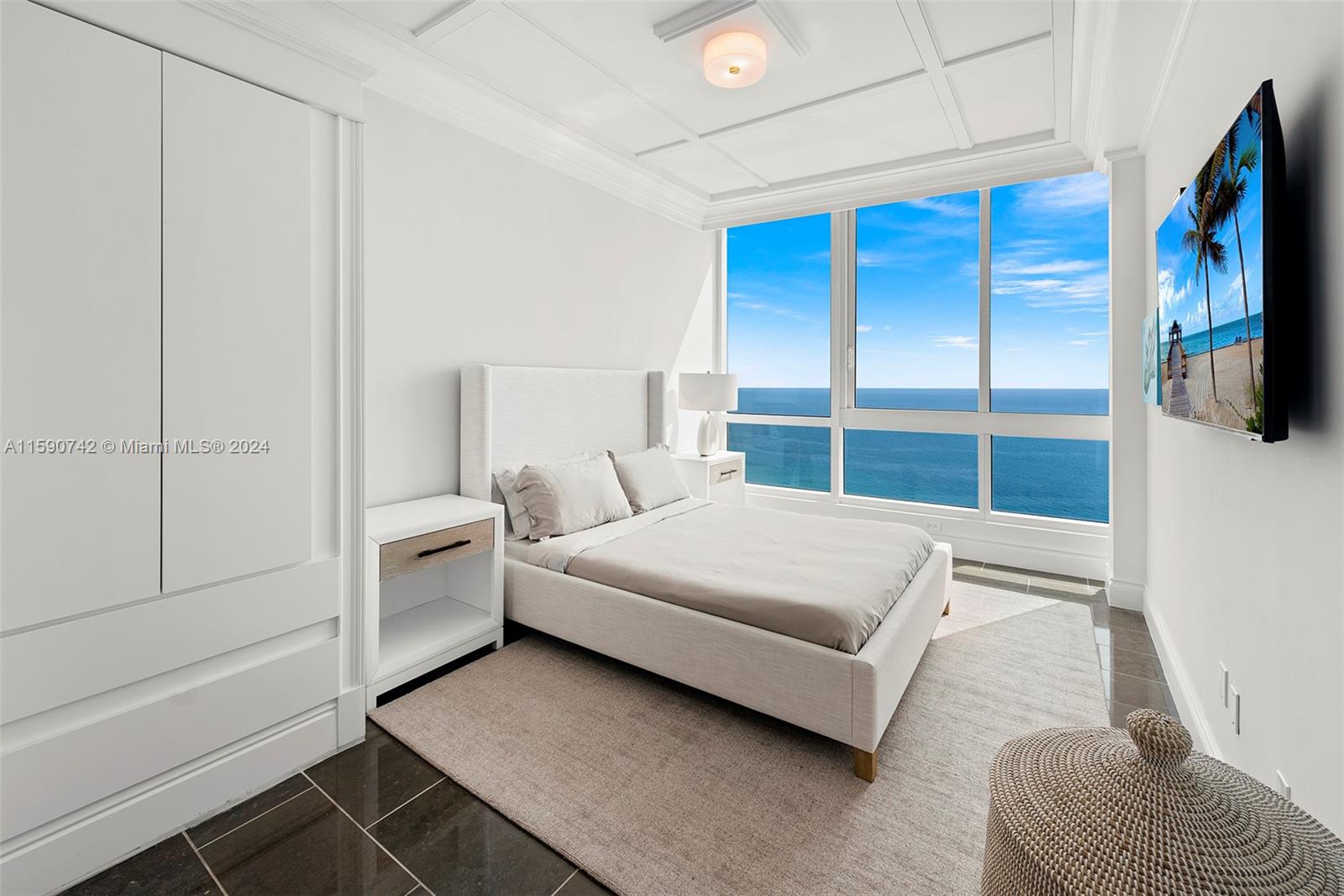 CONTINUUM ON SOUTH BEACH - Residential