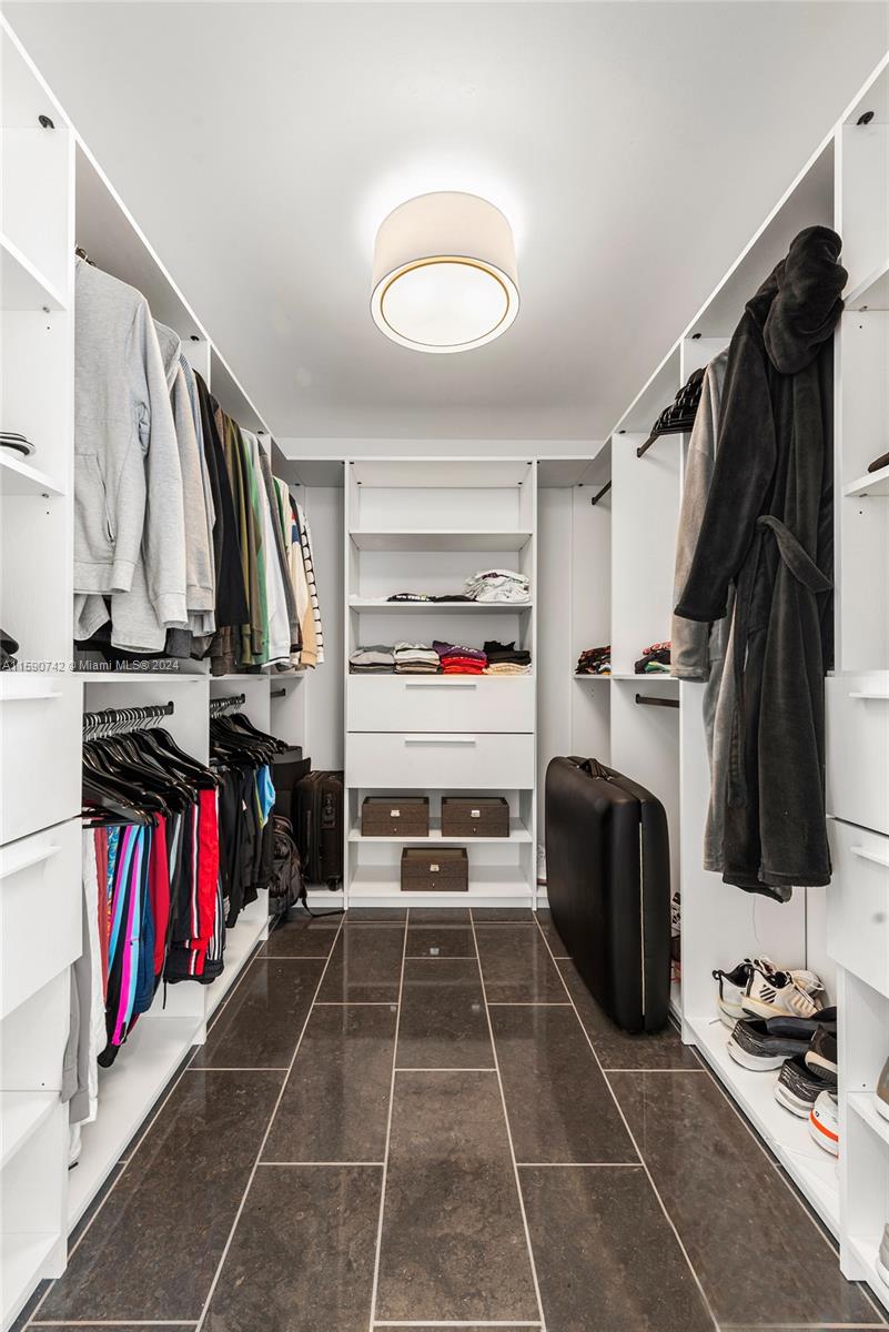 CONTINUUM ON SOUTH BEACH - Residential