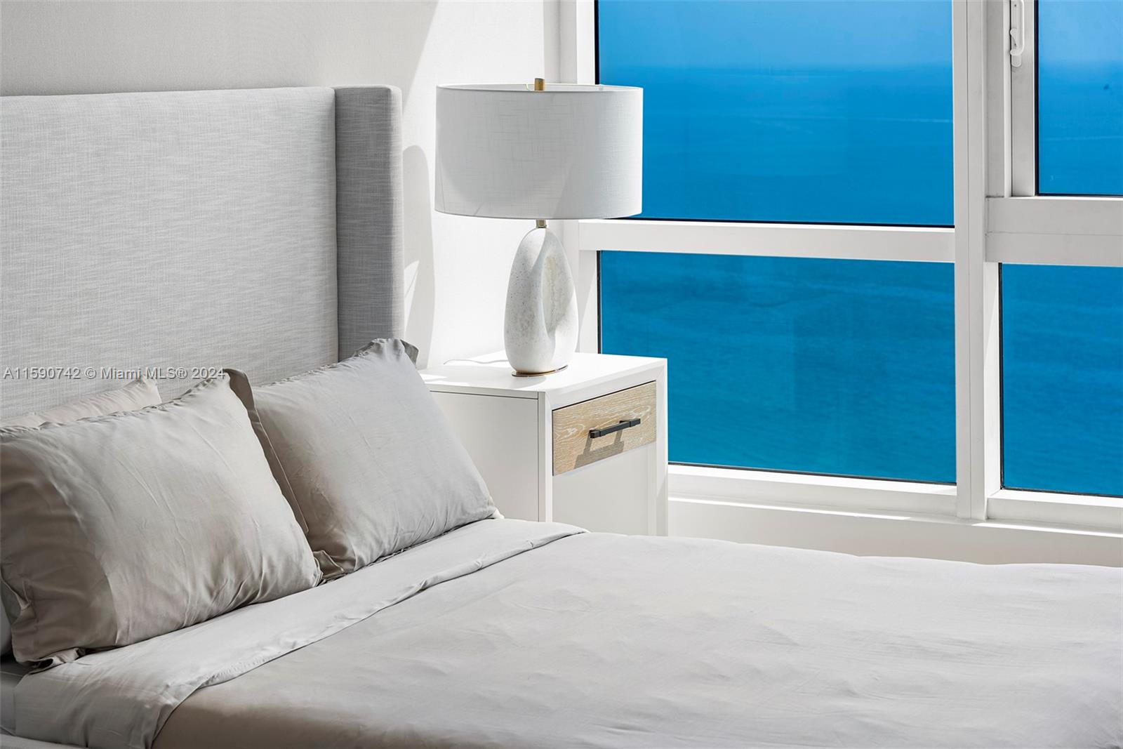 CONTINUUM ON SOUTH BEACH - Residential