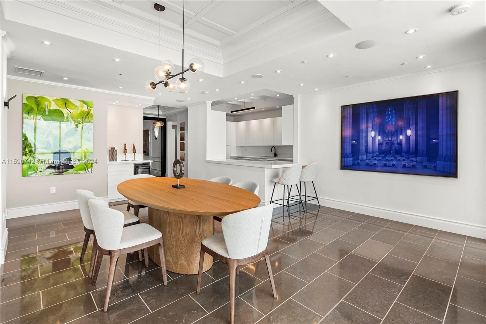 CONTINUUM ON SOUTH BEACH - Residential