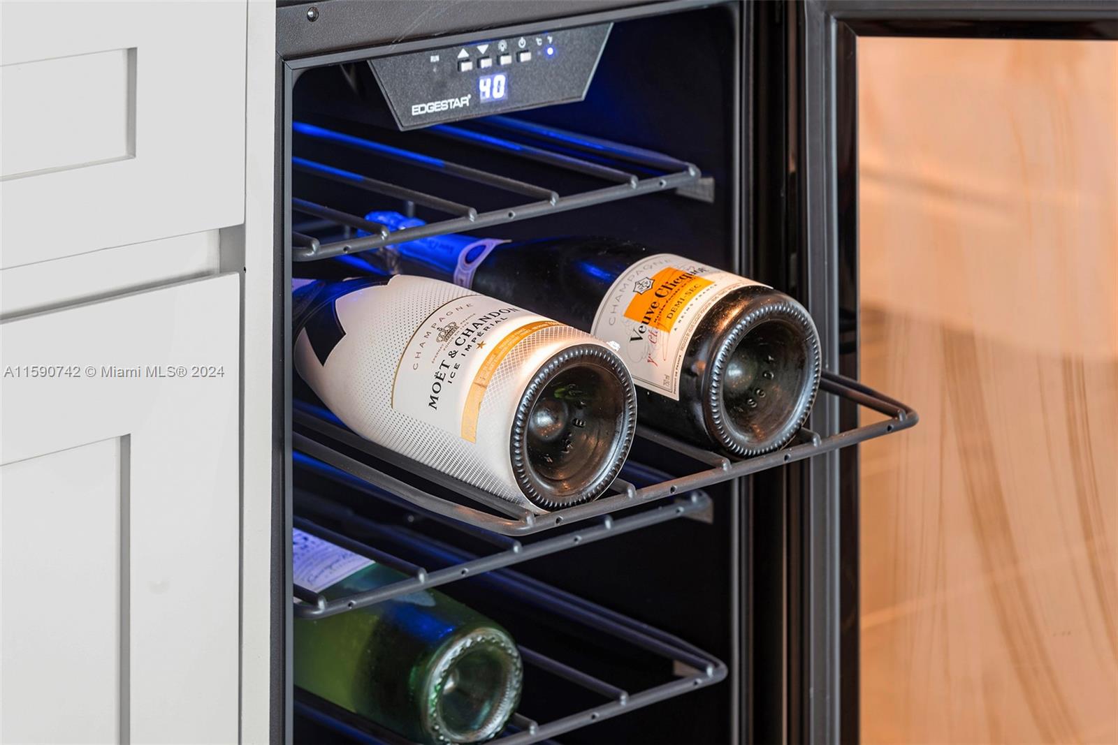 CONTINUUM ON SOUTH BEACH - Residential