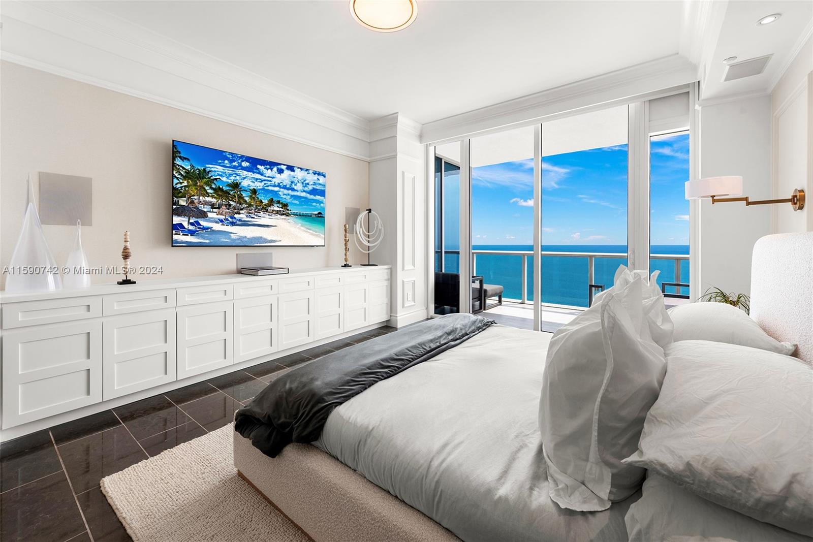 CONTINUUM ON SOUTH BEACH - Residential