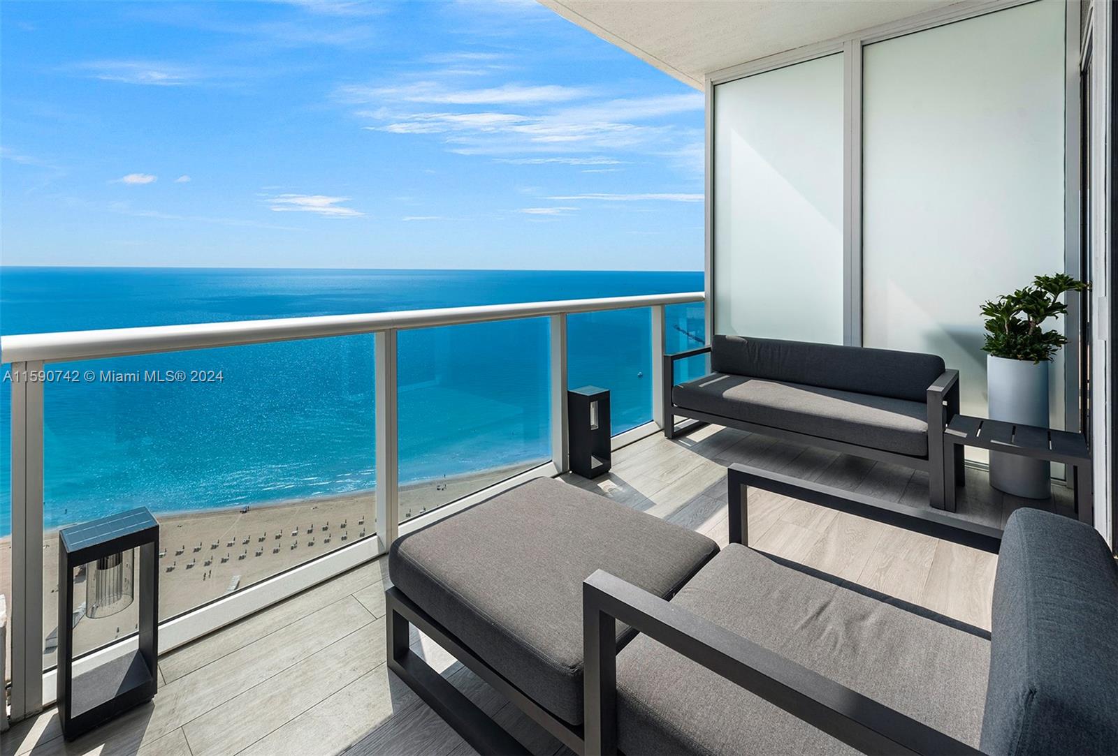 CONTINUUM ON SOUTH BEACH - Residential