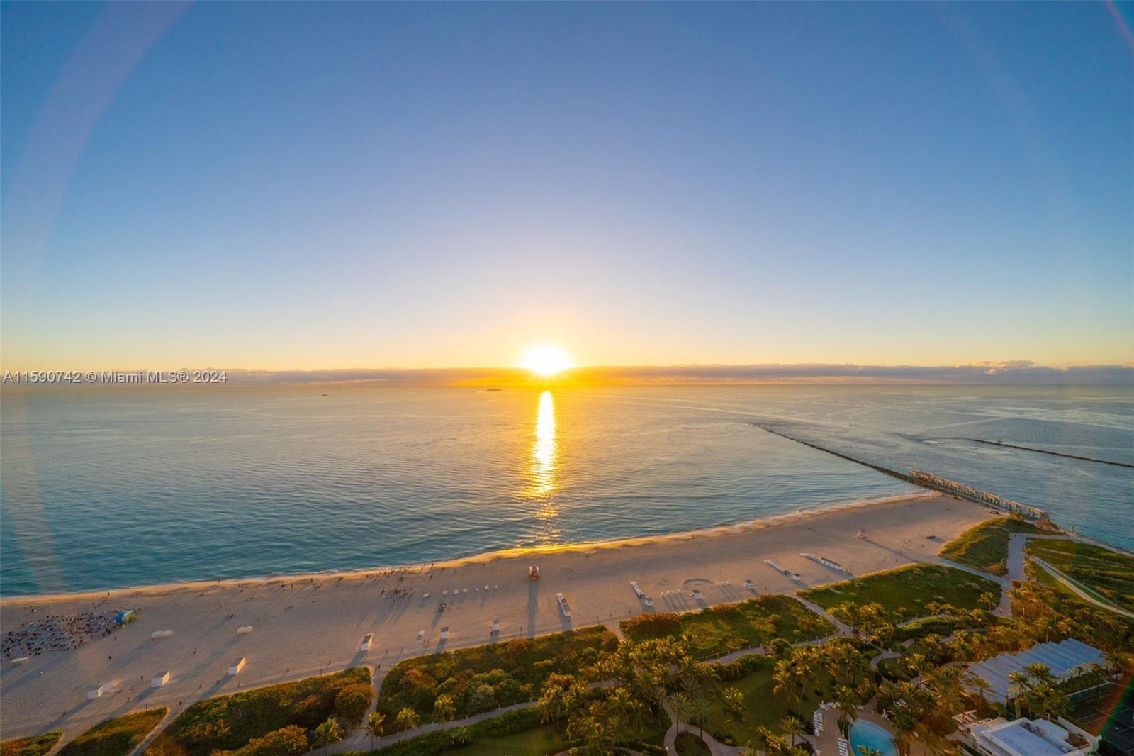 CONTINUUM ON SOUTH BEACH - Residential