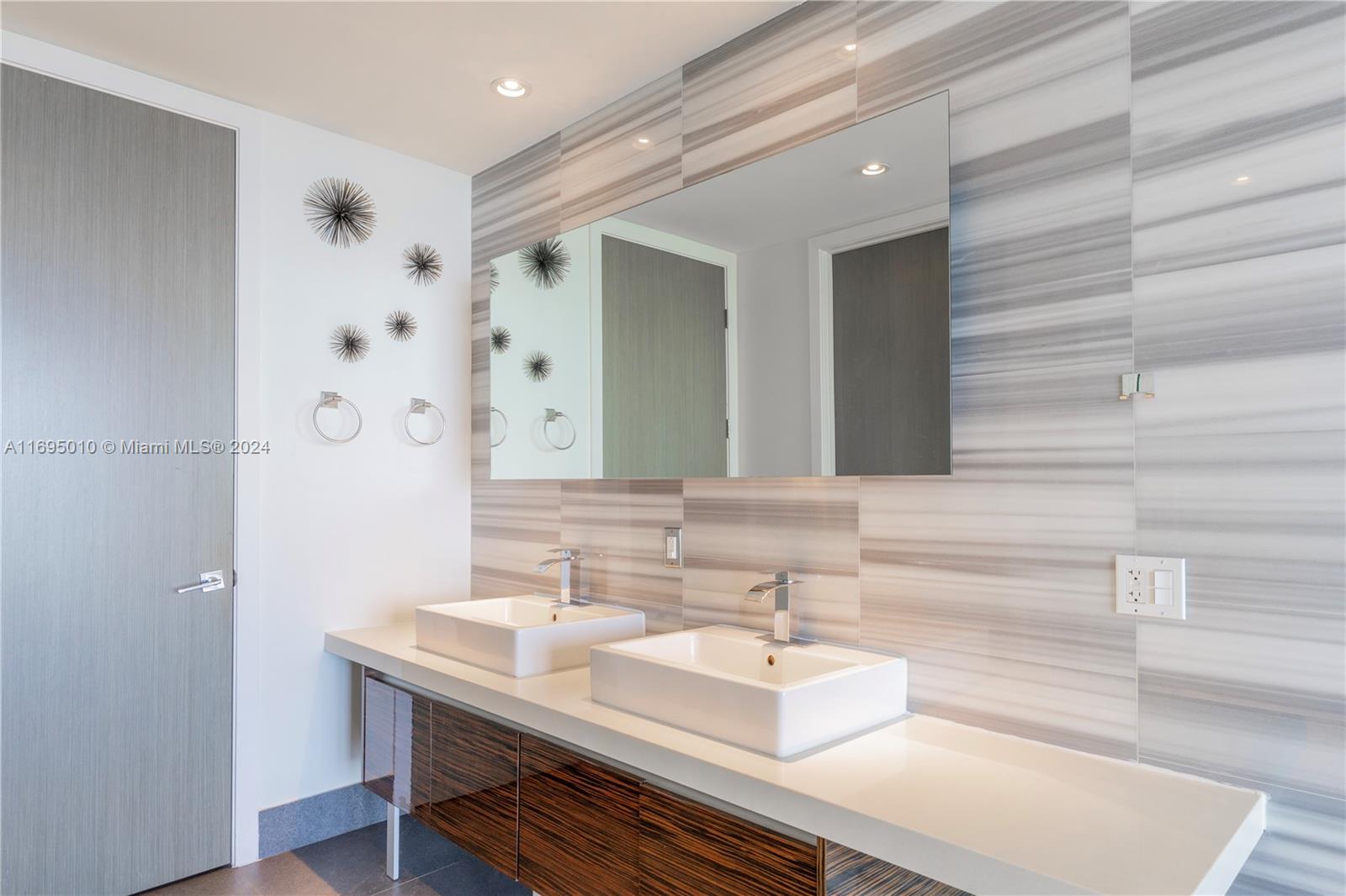 MARQUIS RESIDENCES - Residential