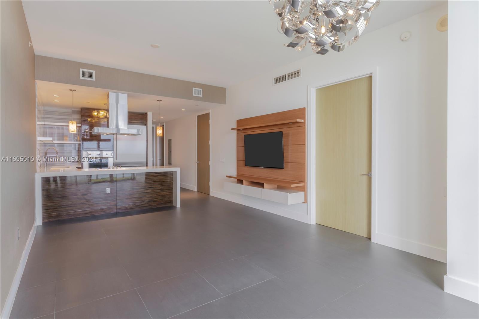 MARQUIS RESIDENCES - Residential