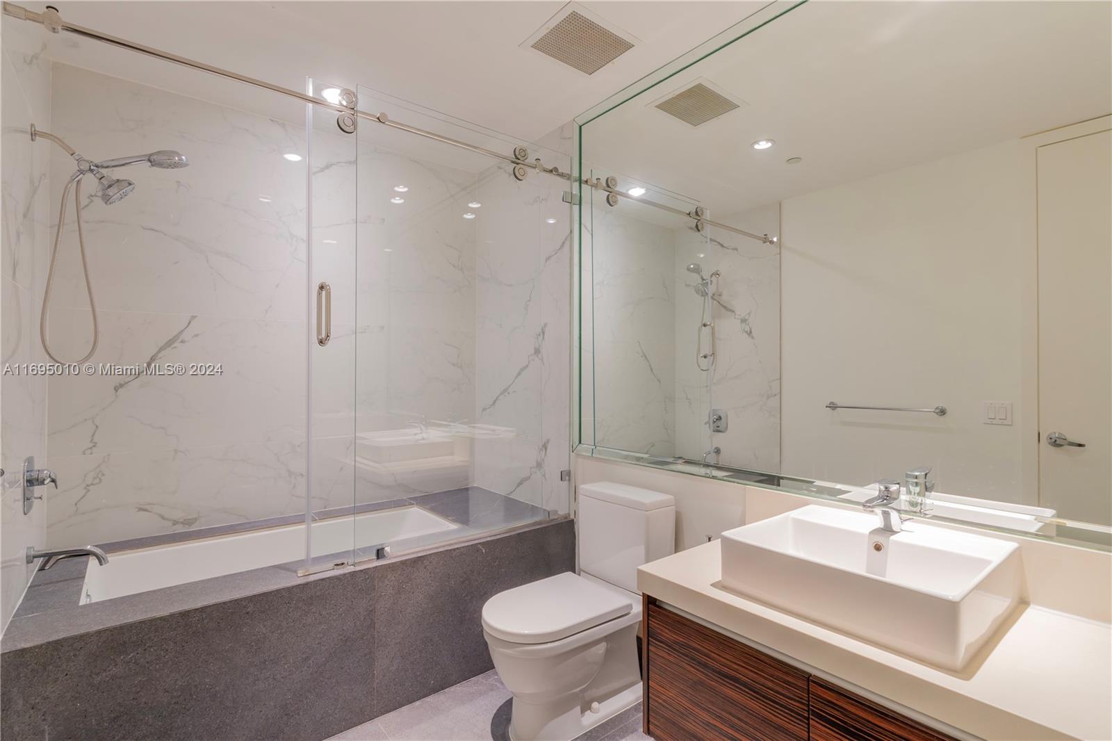 MARQUIS RESIDENCES - Residential