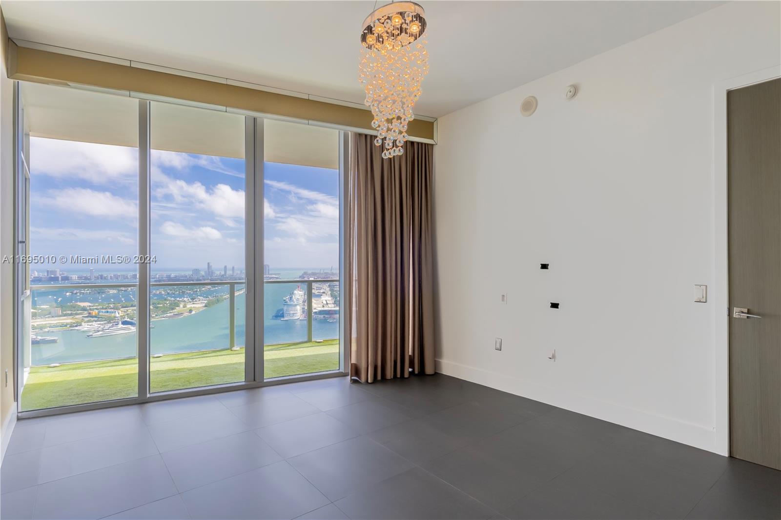 MARQUIS RESIDENCES - Residential