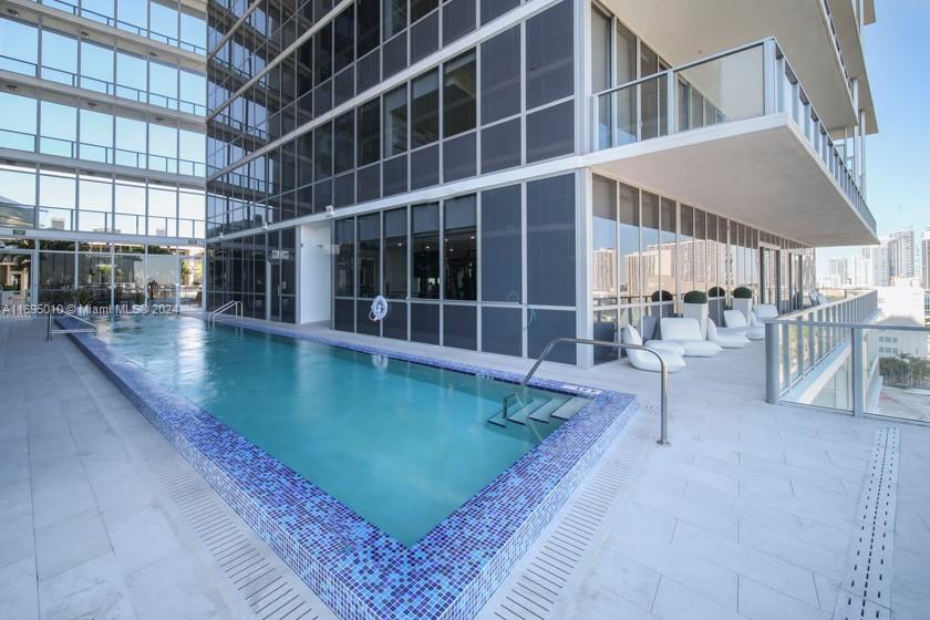 MARQUIS RESIDENCES - Residential
