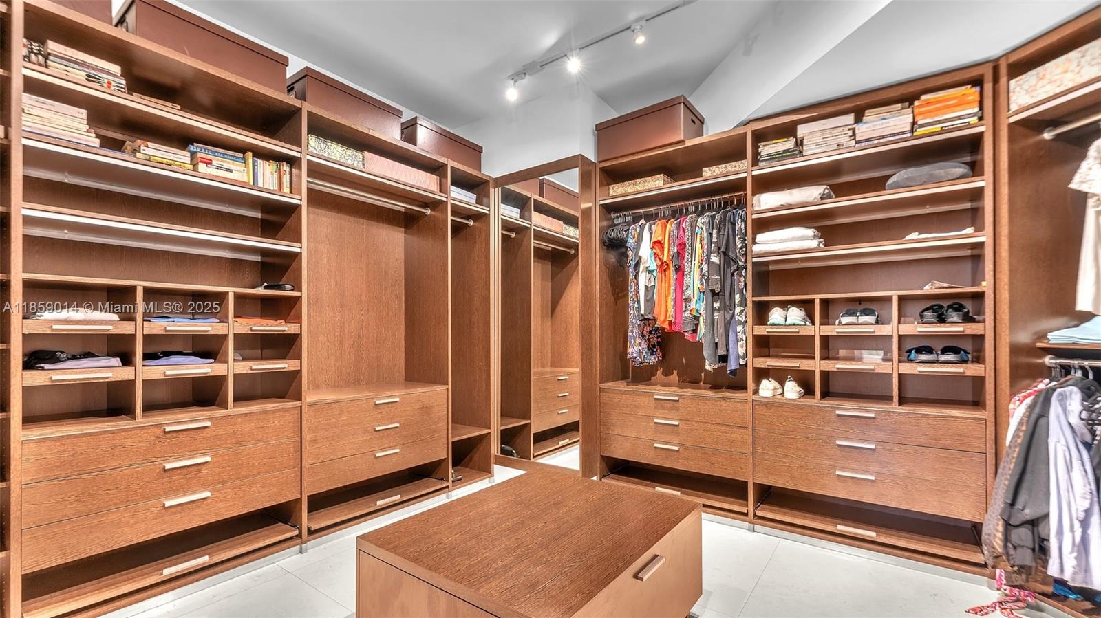 THE GABLES CONDO - Residential