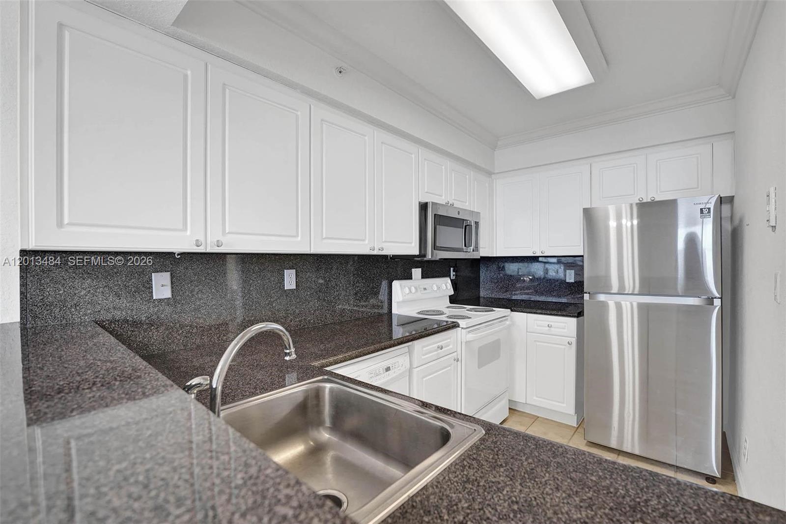 WAVE CONDO - Residential Lease