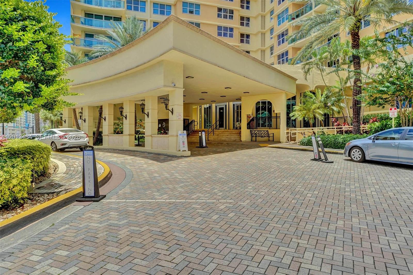 WAVE CONDO - Residential Lease